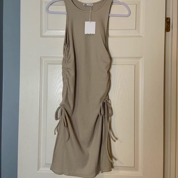 ZARA| RIBBED TANK W/ RUCHED SIDES - Picture 2 of 7